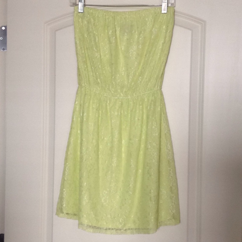 Fun and flirty lace strapless slip on dress!